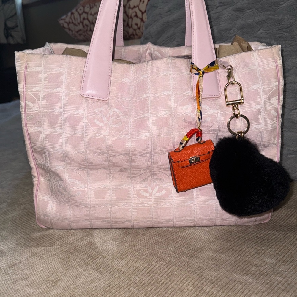 👑 Chanel New Travel Line MM Tote Bag - Picture 3 of 13